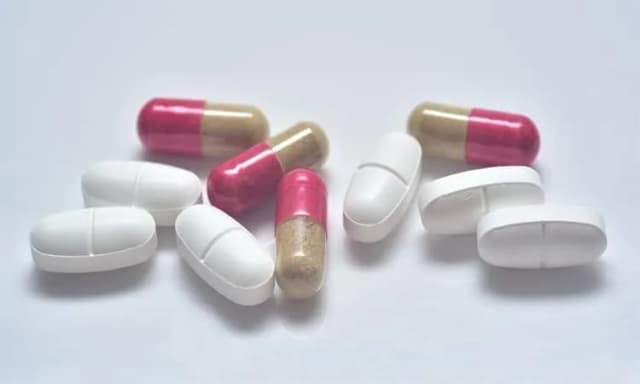 Jak podać dziecku antybiotyk w tabletce bez stresu i problemów Jak podać dziecku antybiotyk w tabletce bez stresu i problemów