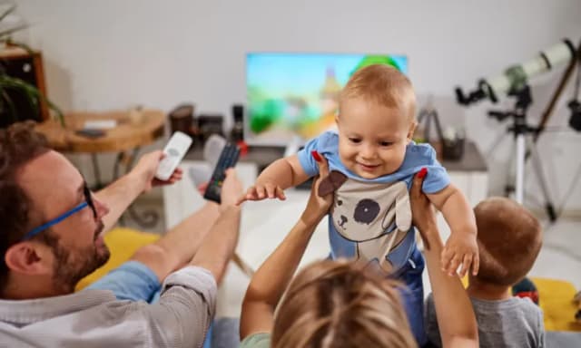 Jak telewizja wpływa na rozwój dziecka? Skutki, zagrożenia i praktyczne porady dla rodziców Jak telewizja wpływa na rozwój dziecka? Skutki, zagrożenia i praktyczne porady dla rodziców