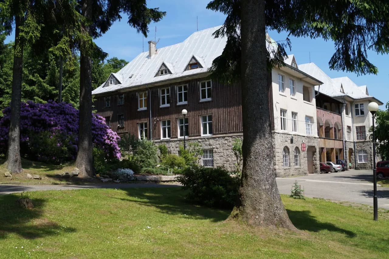 Młodzieżowy ośrodek wychowawczy – co to jest, cele i jak działa? Sprawdź korzyści i zasady Młodzieżowy ośrodek wychowawczy – co to jest, cele i jak działa? Sprawdź korzyści i zasady